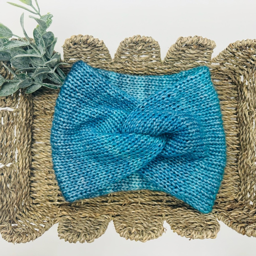 Knit Twist Ear Warmer 💙